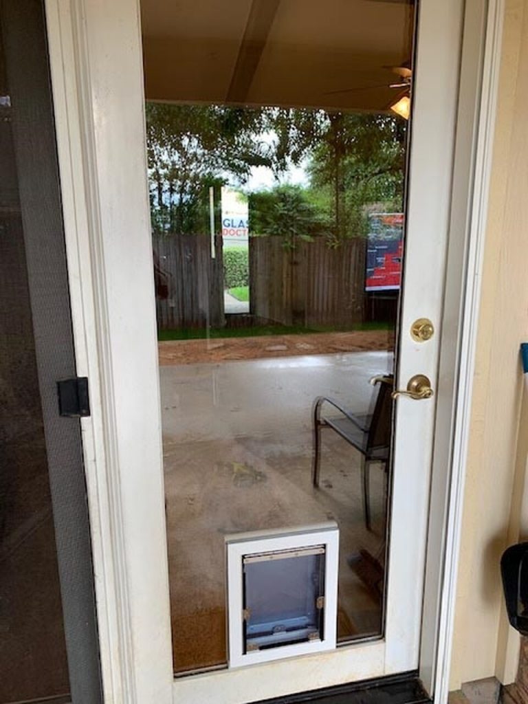 MaxSeal PRO In-Glass Pet Door